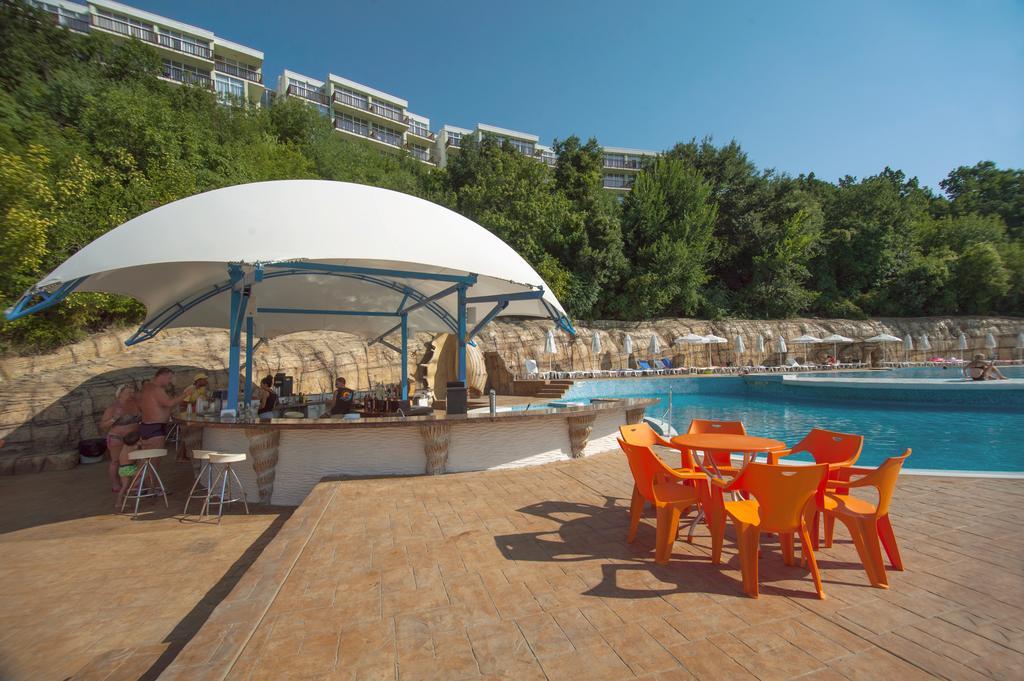 Paradise Hotel