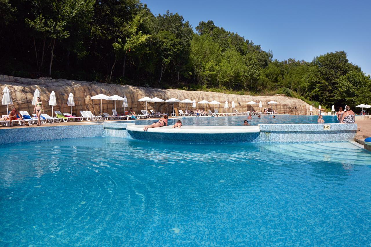 Paradise Hotel